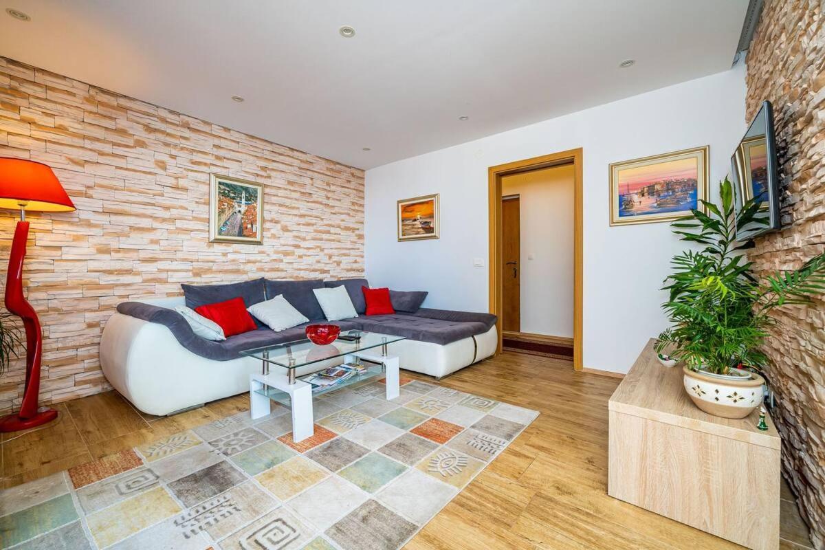 Stunning Old Town View Apart. Lenka Apartment